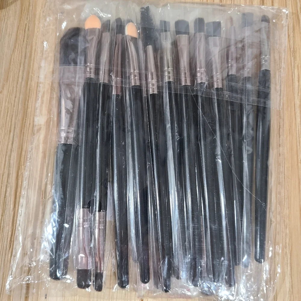 🎊🎊HOST PICK!! 🎊🎊NEW🎊🎊20 PC ROSE GOLD AND BLACK Face Makeup Brush Set